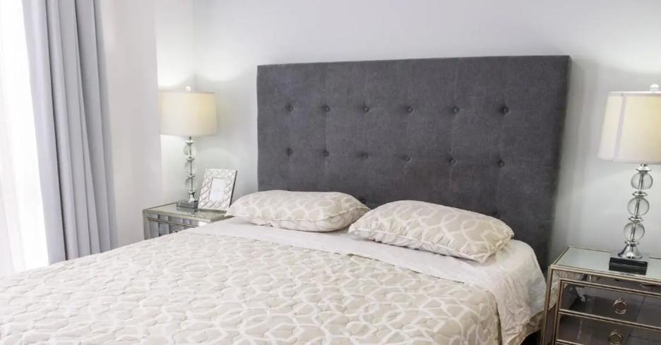 Перетяжка изголовья кровати заказать